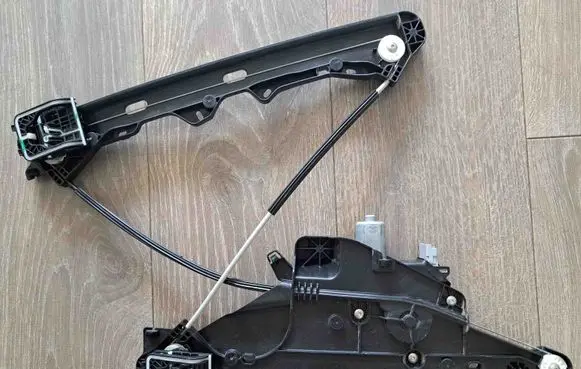 Peugeot 2008 II Front door electric window regulator 9828416780