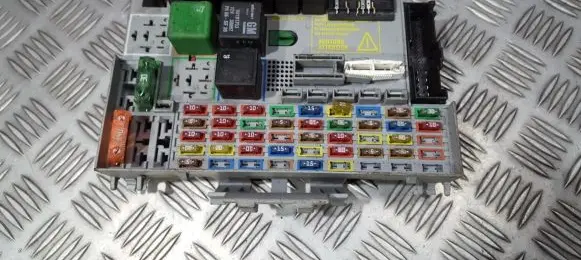 Opel Zafira A Fuse box set 24412497 gm24412497