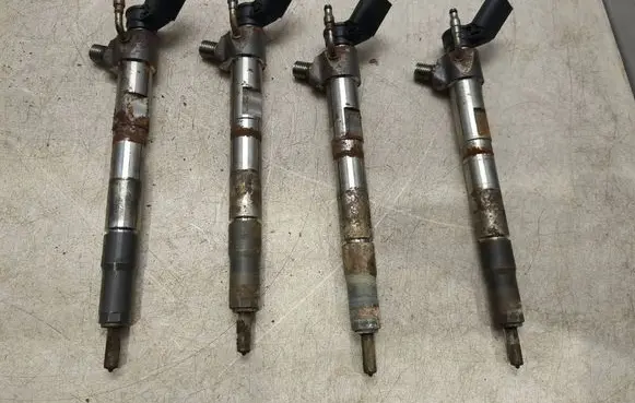 KIA Ceed Fuel injectors set 338002U000 180906