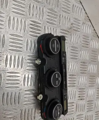 Volkswagen PASSAT B6 Climate control unit 74677512 B49