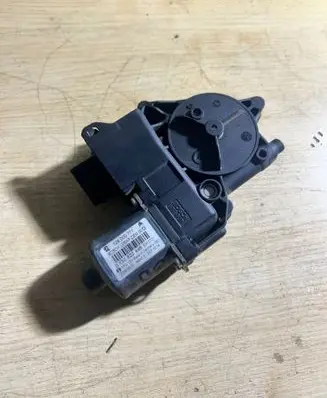 Citroen C5 Rear door window regulator motor 128000771 0130822446