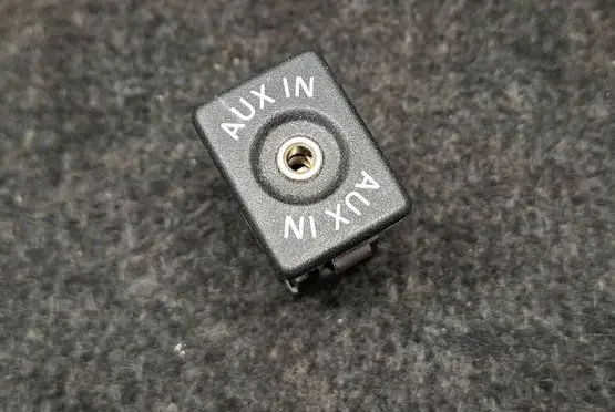 Volkswagen Touran I AUX in-socket connector 5M0035724