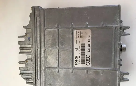 Audi A4 S4 B5 8D Engine control unit/module 0281001425 028906021CE