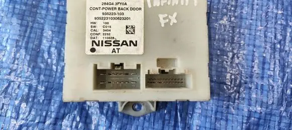 Infiniti FX Tailgate/trunk control unit/module 284G4