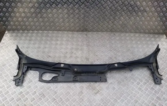 Land Rover Evoque II Wiper trim K8D24105B