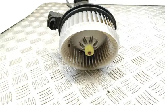 Suzuki Swift II Heater fan/blower 7Q8AV1370