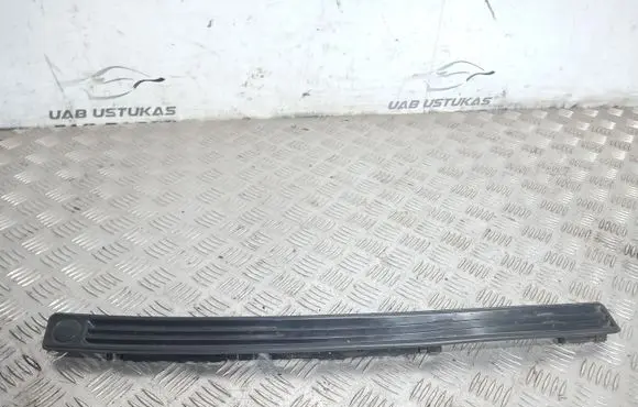 Mitsubishi Galant Dashboard air vent grill cover trim MB521439