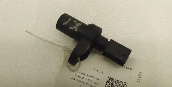BMW X3 E83 Camshaft position sensor 7803093