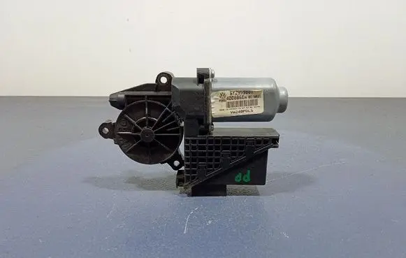 Volkswagen Polo IV 9N3 Front door window regulator with motor 6Y2959801