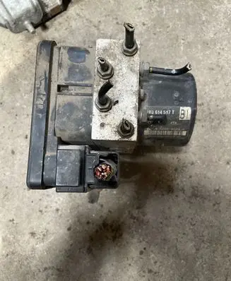Skoda Octavia Mk2 (1Z) ABS Pump 1K0907379AA 00005305G1 10096003603