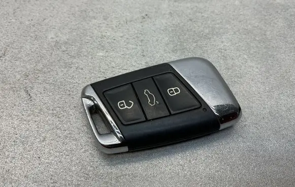 Volkswagen PASSAT B8 Ignition key/card 
