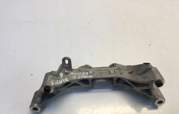 Peugeot 2008 II Engine mounting bracket 9813582980