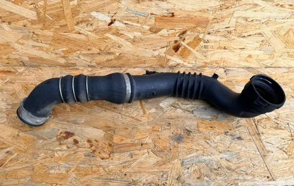 BMW 1 E81 E87 Intercooler hose/pipe 7798692 7798439