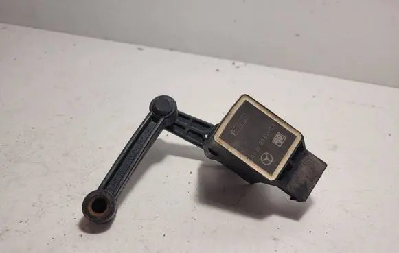 Mercedes-Benz GL X164 Air suspension front height level sensor A0105427717
