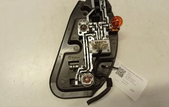 Citroen C5 Tail light bulb cover holder