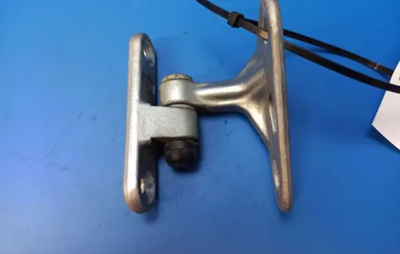 Mercedes-Benz E W211 Front door lower hinge 