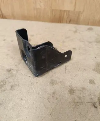 Radiator mount bracket