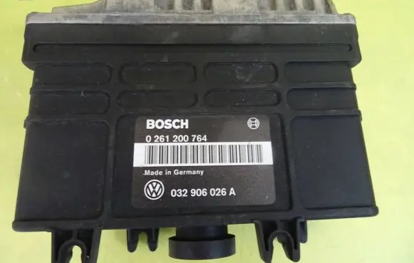 Volkswagen Golf III Engine control unit/module 0261200764