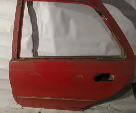 Hyundai Lantra I Rear door raudonos