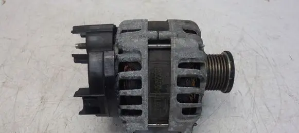 Dacia Sandero II Generator/alternator 231005300R