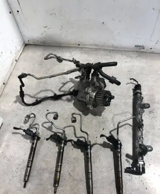 Volkswagen PASSAT B6 Fuel injector 03L130277 0445116030 03L130089