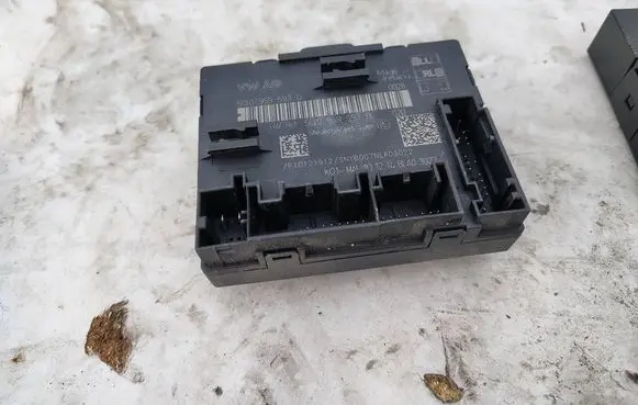 Volkswagen Golf VII Door control unit/module 5Q0959593D