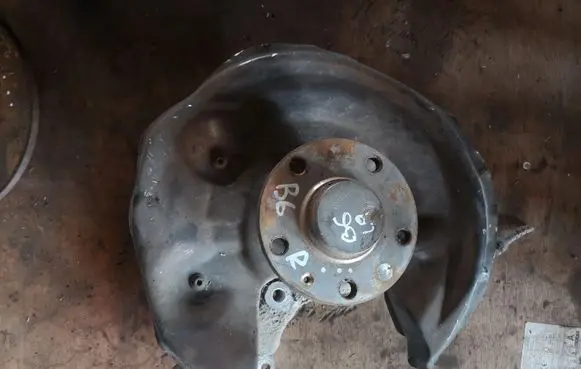 Volkswagen PASSAT B6 Rear wheel hub