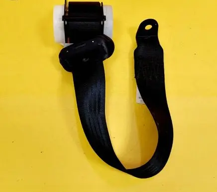 Mazda 5 Rear seatbelt T86211T