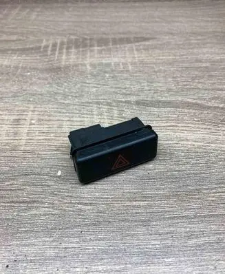 BMW 5 E39 Hazard light switch 8350947