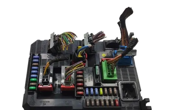 Peugeot 208 I Sound amplifier 9678355980