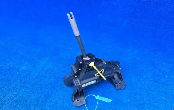 BMW 2 F45 Gear shifter/selector 8666166