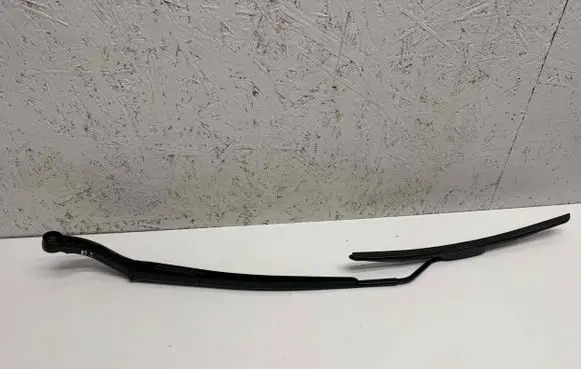 Toyota RAV 4 (XA50) Front wiper blade arm