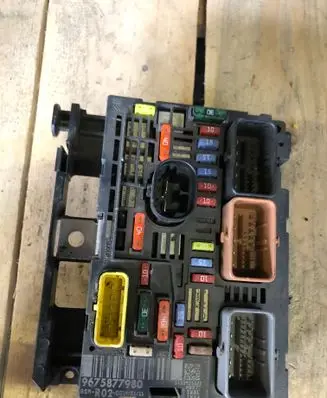 Citroen C5 Fuse box set 9675877980