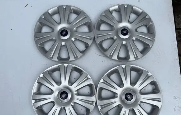 Ford Focus R16 wheel hub/cap/trim AM511000AA