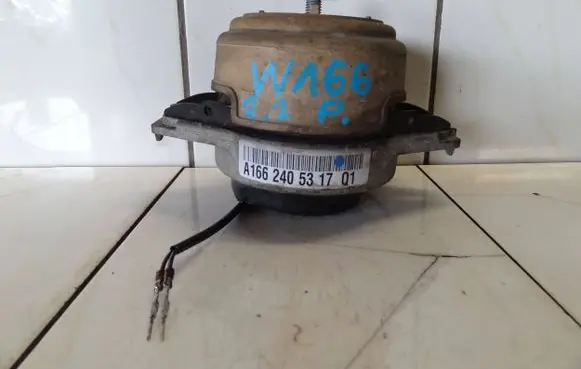 Mercedes-Benz ML W166 Engine mounting bracket A1662405317
