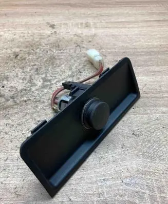 BMW 7 E38 Cigarette lighter rear 8156525