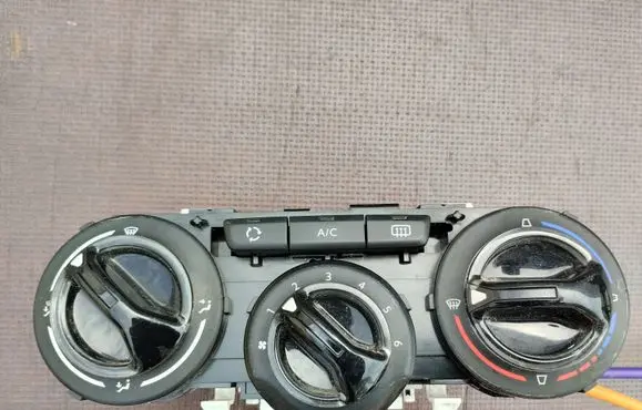 Peugeot 208 Climate control unit 96722483ZD 96722483 T1013332G