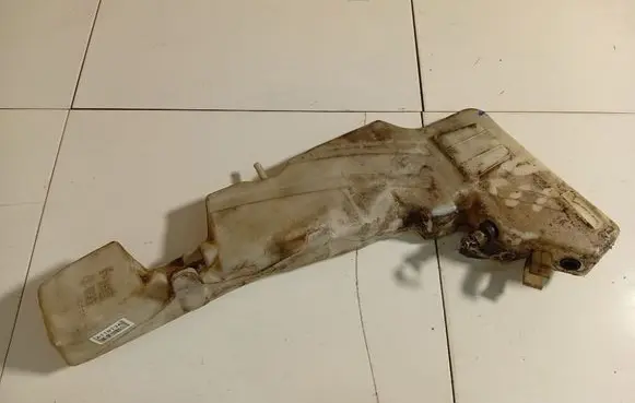 Nissan Pathfinder R51 Windshield washer fluid reservoir/tank 28910EB500