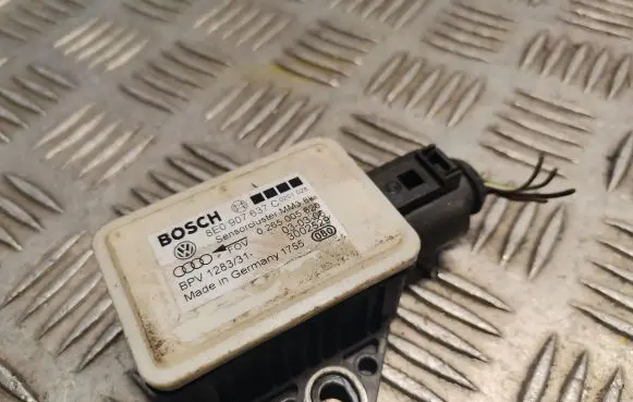 Audi A4 S4 B7 8E 8H Yaw turn rate sensor 8E0907637C