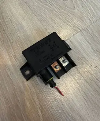 Mercedes-Benz E W211 Charging relay A0025426419 0332002167 0025426419