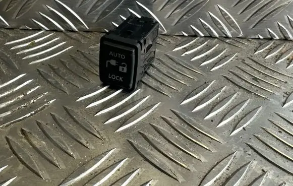 Nissan Leaf I (ZE0) Other switches/knobs/shifts