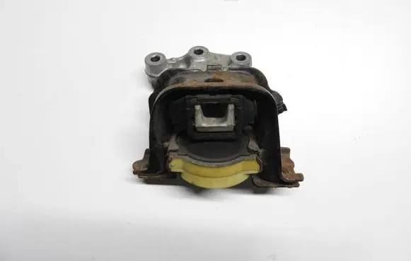 Citroen DS3 Engine mount bracket 9681706580 9683181180