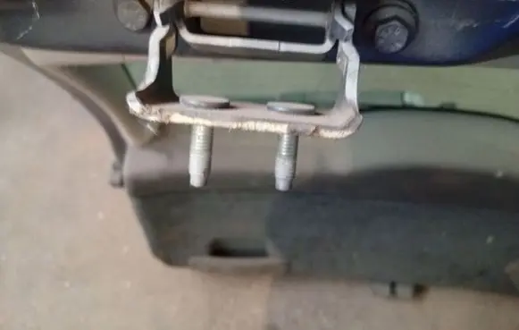 Volvo V50 Tailgate/trunk/boot hinge
