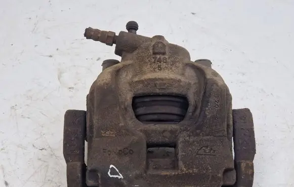 Land Rover Freelander 2 - LR2 Front brake caliper
