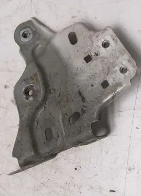 Toyota Prius (XW30) Fender mounting bracket 1111