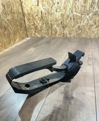 Mercedes-Benz E W211 Accelerator throttle pedal A2113000404