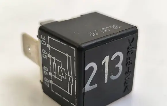 Audi A4 S4 B5 8D Other relay 443951253J