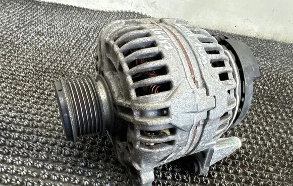 Volkswagen Jetta VI Generator/alternator 03L903023 0124525187