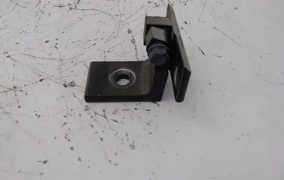 BMW 5 E60 E61 Front door upper hinge 7068078
