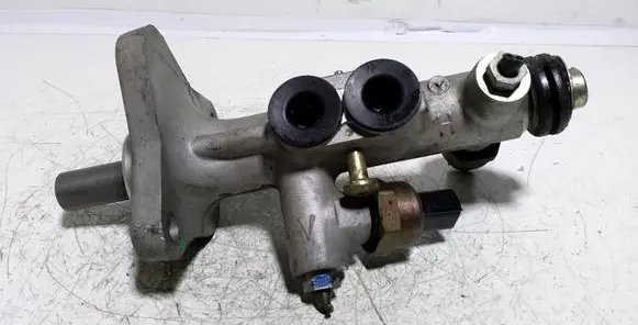 Mercedes-Benz C W203 Master brake cylinder